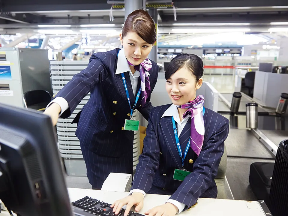 大学+エアラインスクール vs エアライン専門学校、CAになるにはどっちが有利?の画像