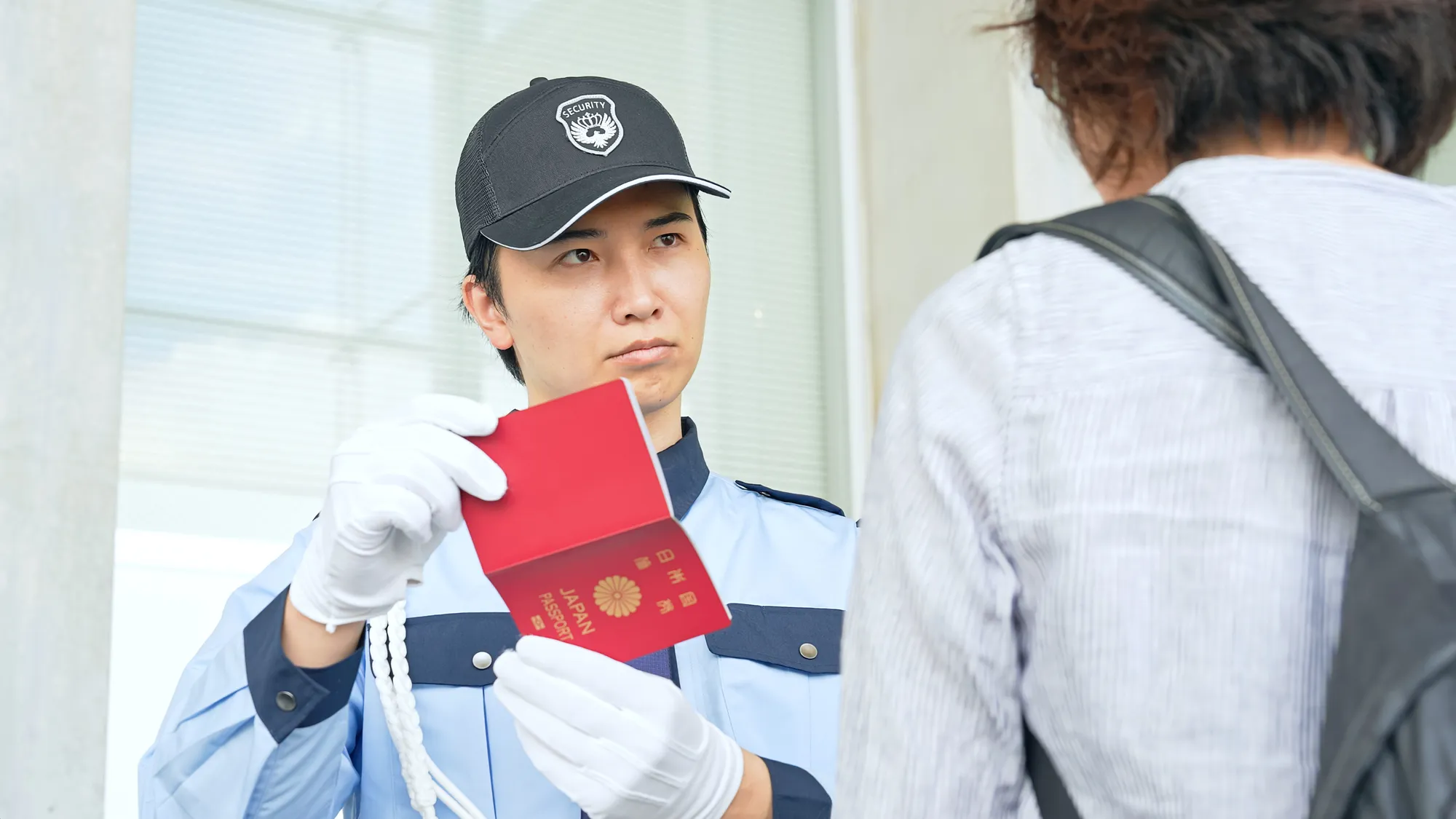 入国審査官の画像