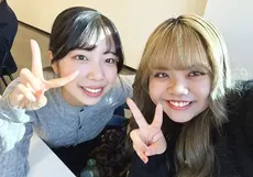友達とおしゃべりして仲良く過ごしてます♪の写真